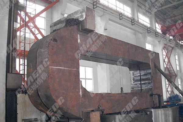 大齒圈鑄造廠家制造軋機(jī)牌坊時(shí)需要注意什么？